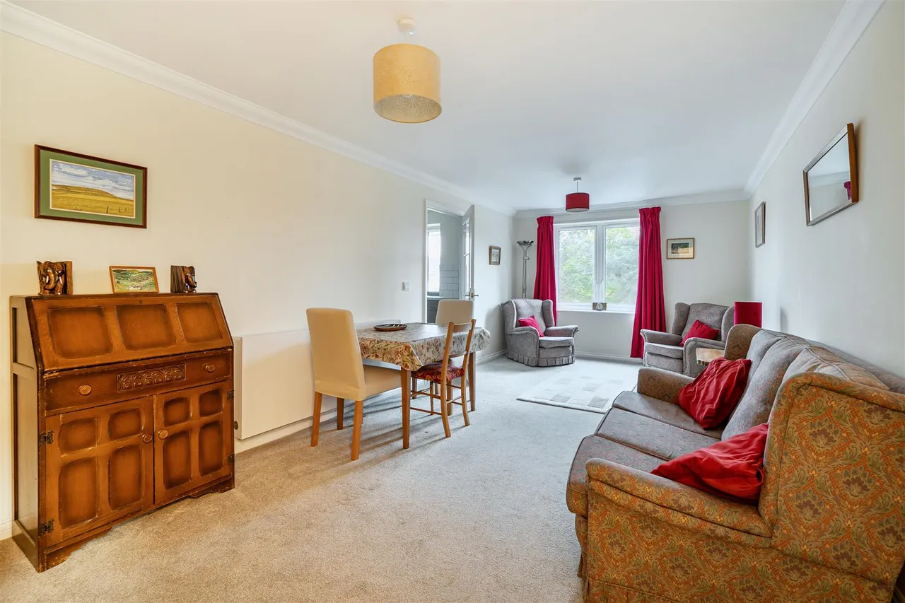 Stokefield Close, Thornbury, BS35, photo 4