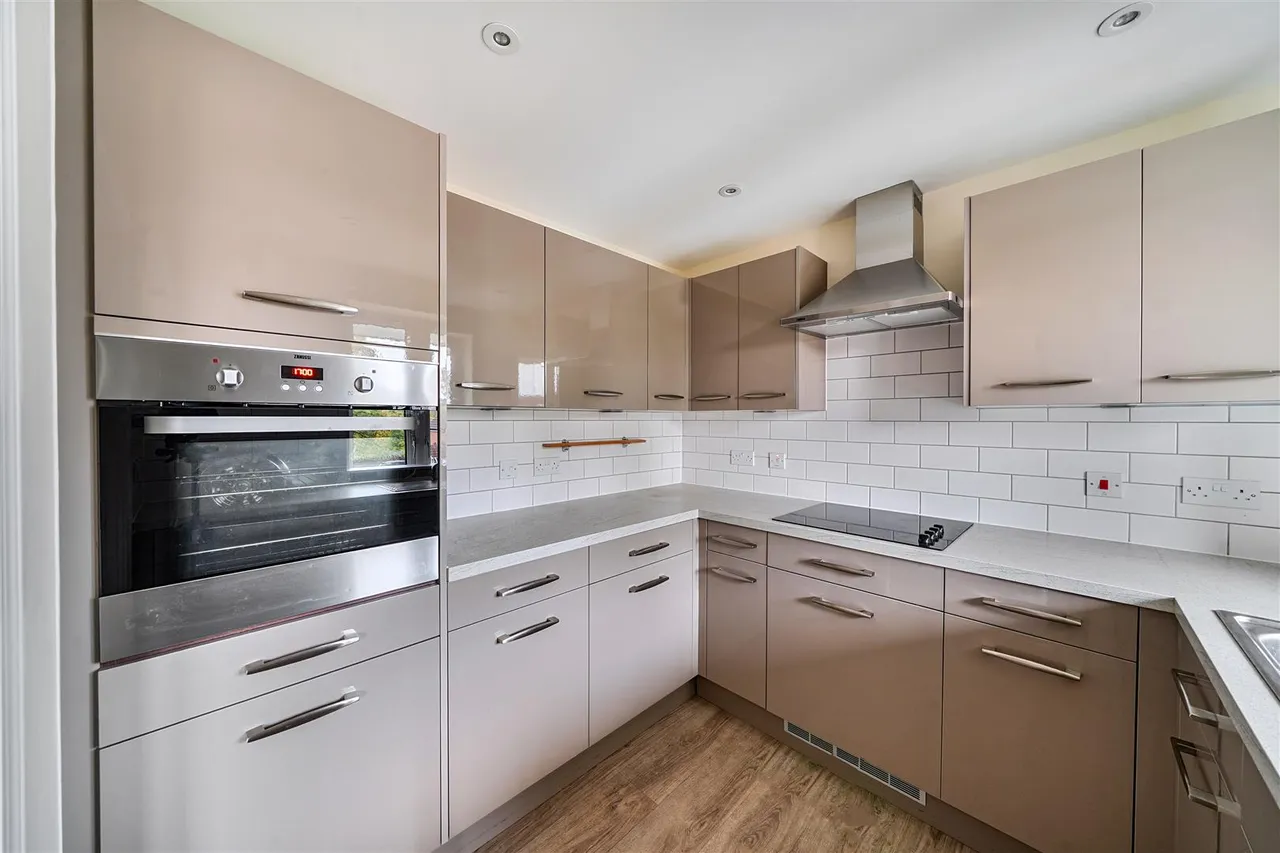 Stokefield Close, Thornbury, BS35, photo 6