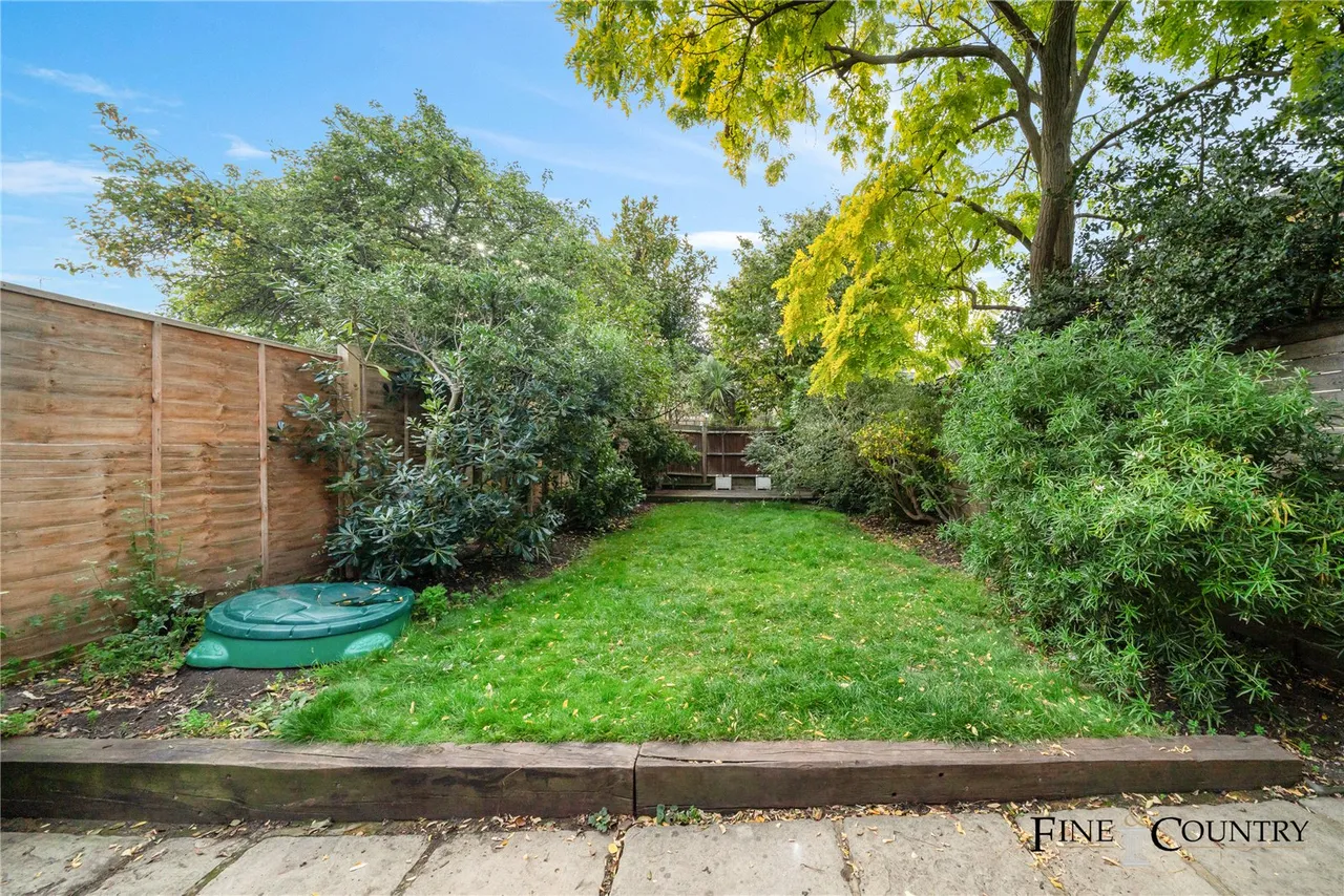 Lechmere Road, London, photo 2