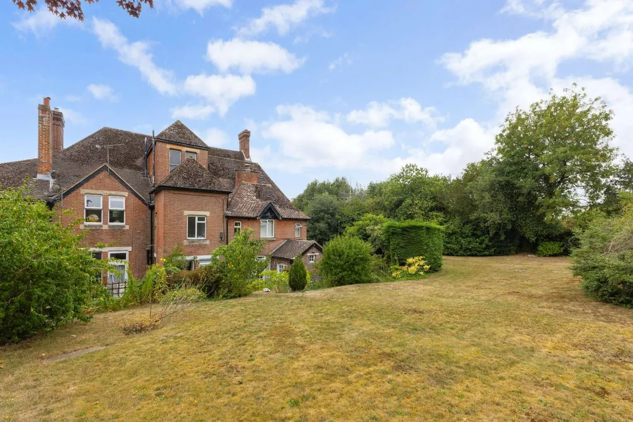 Burton Park Road, Petworth, West Sussex, GU28 0JU, photo 12