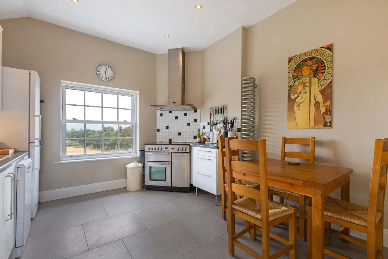 Burton Park Road, Petworth, West Sussex, GU28 0JU, photo 6