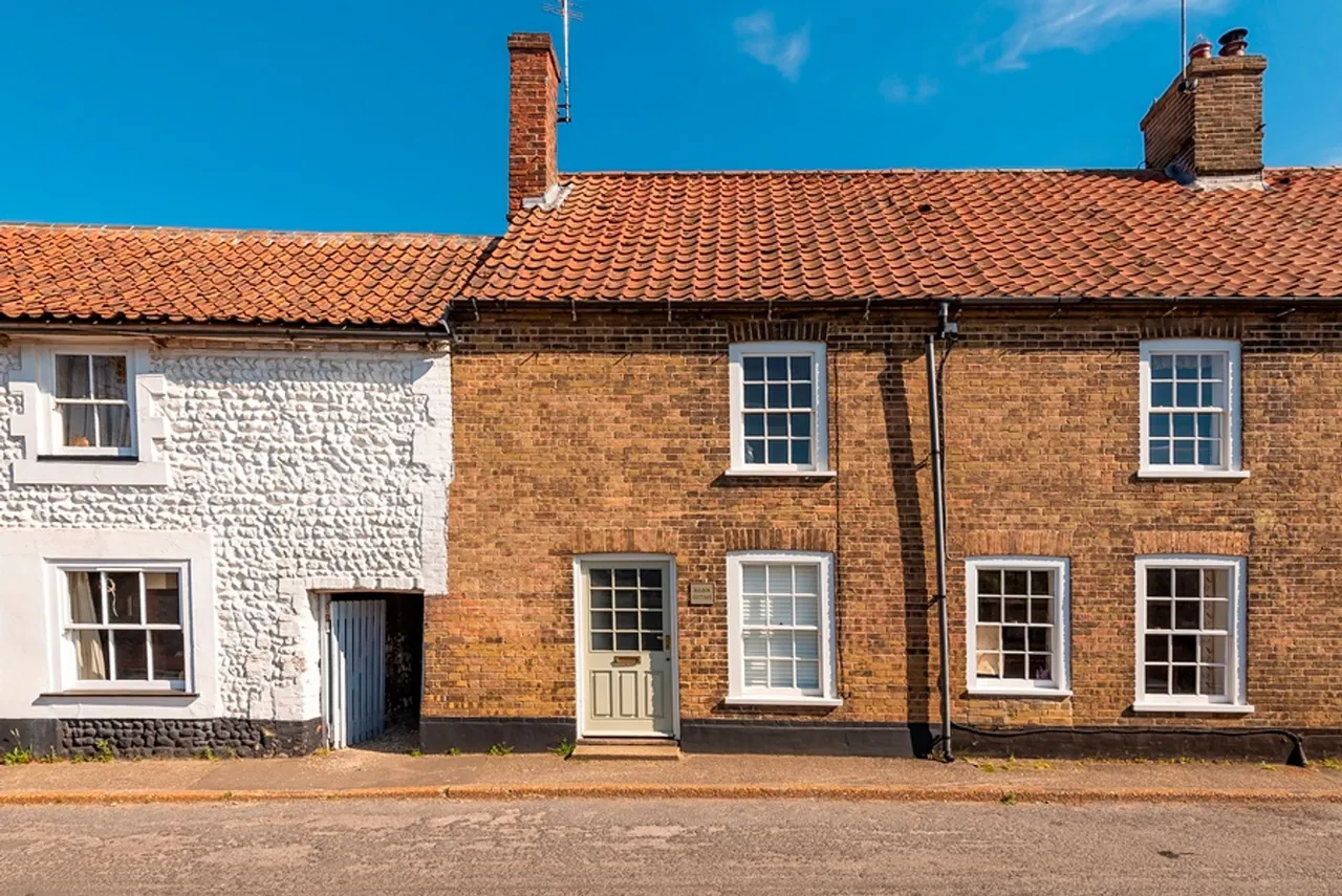 2 bed house for sale, Victorian Cottage in Burnham Market