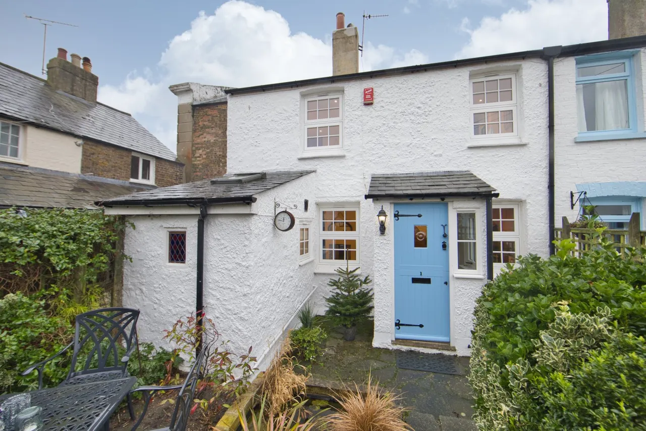 2 bed house for sale, Nelson Street, Deal, CT14