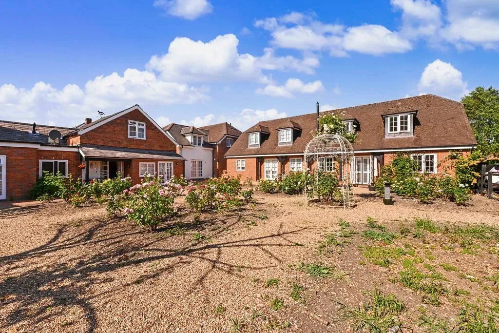 London Road, Aston Clinton, Aylesbury, Buckinghamshire, HP22 5GW, photo 9