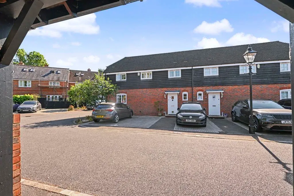 3 bed house for sale — London Road, Aston Clinton, Aylesbury, Buckinghamshire, HP22 5GW