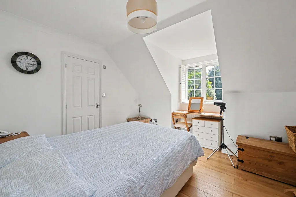 London Road, Aston Clinton, Aylesbury, Buckinghamshire, HP22 5GW, photo 6