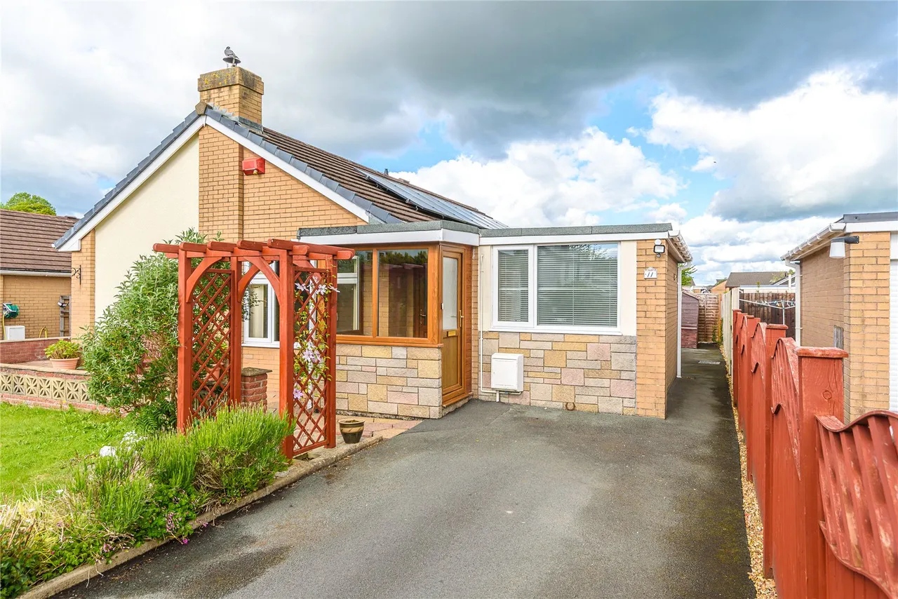 Green Acres, Llanidloes Road, Newtown, Powys, SY16 1HZ, photo 2