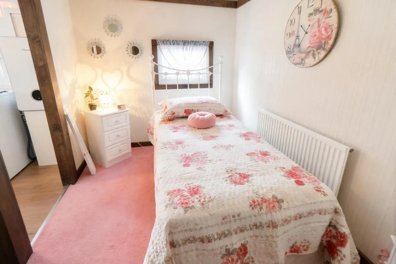 Mill Lane, Bradwell, photo 7