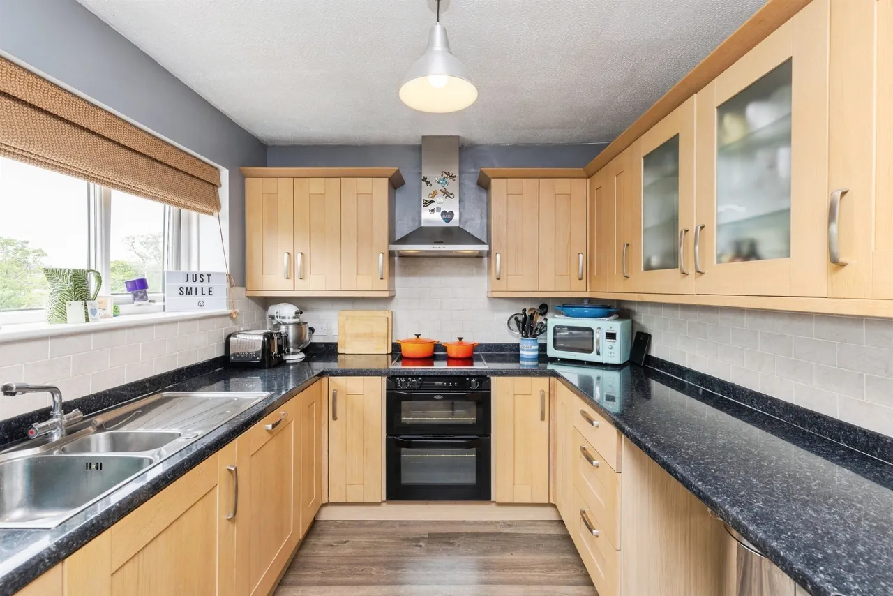 Ling Park Avenue, Wilsden, Bradford, photo 5