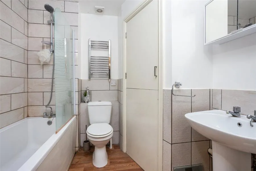 Whalebone Lane North, Romford, RM6, photo 3
