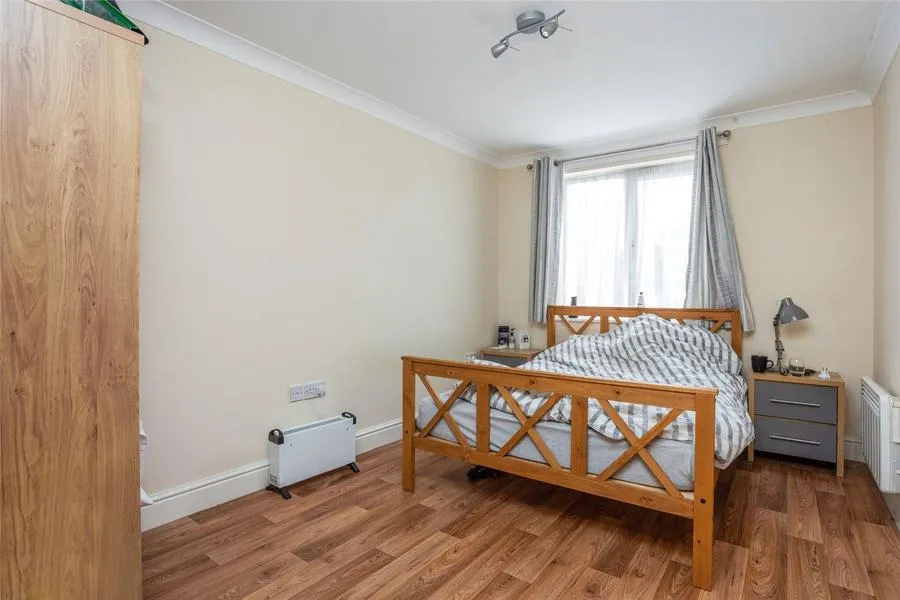 Whalebone Lane North, Romford, RM6, photo 2