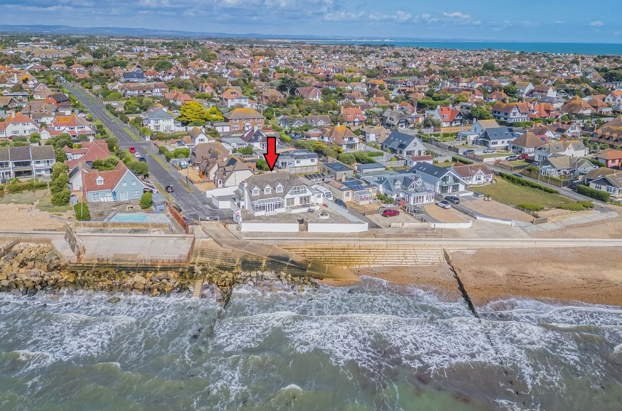 3 bed property for sale, Warner Road, Selsey, PO20