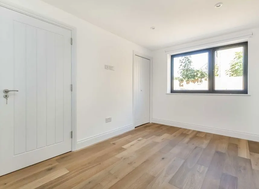 Vicarage Road, Sunbury on Thames, TW16, photo 5