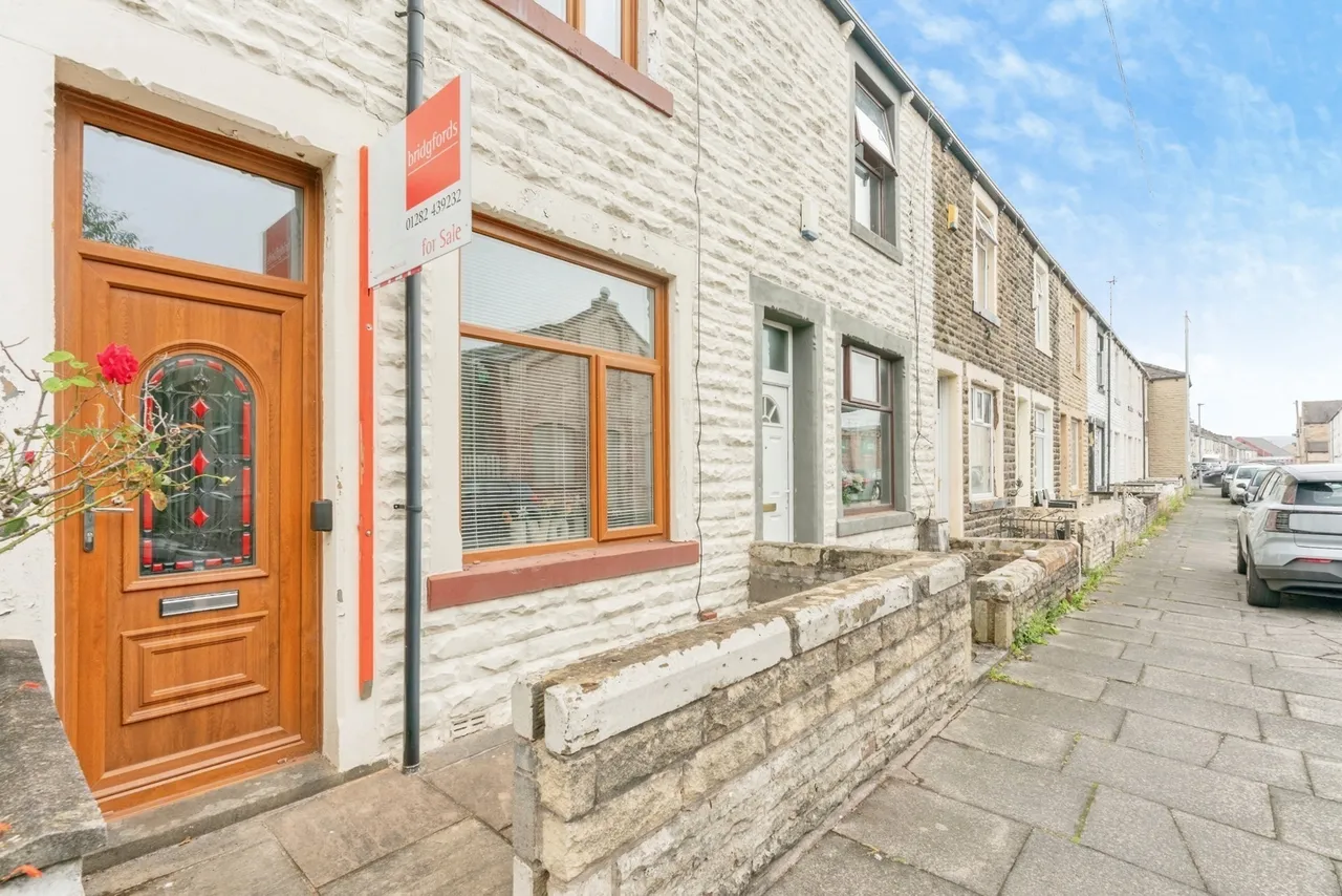 2 bed house for sale — Holmby Street, Burnley, Lancashire, BB10