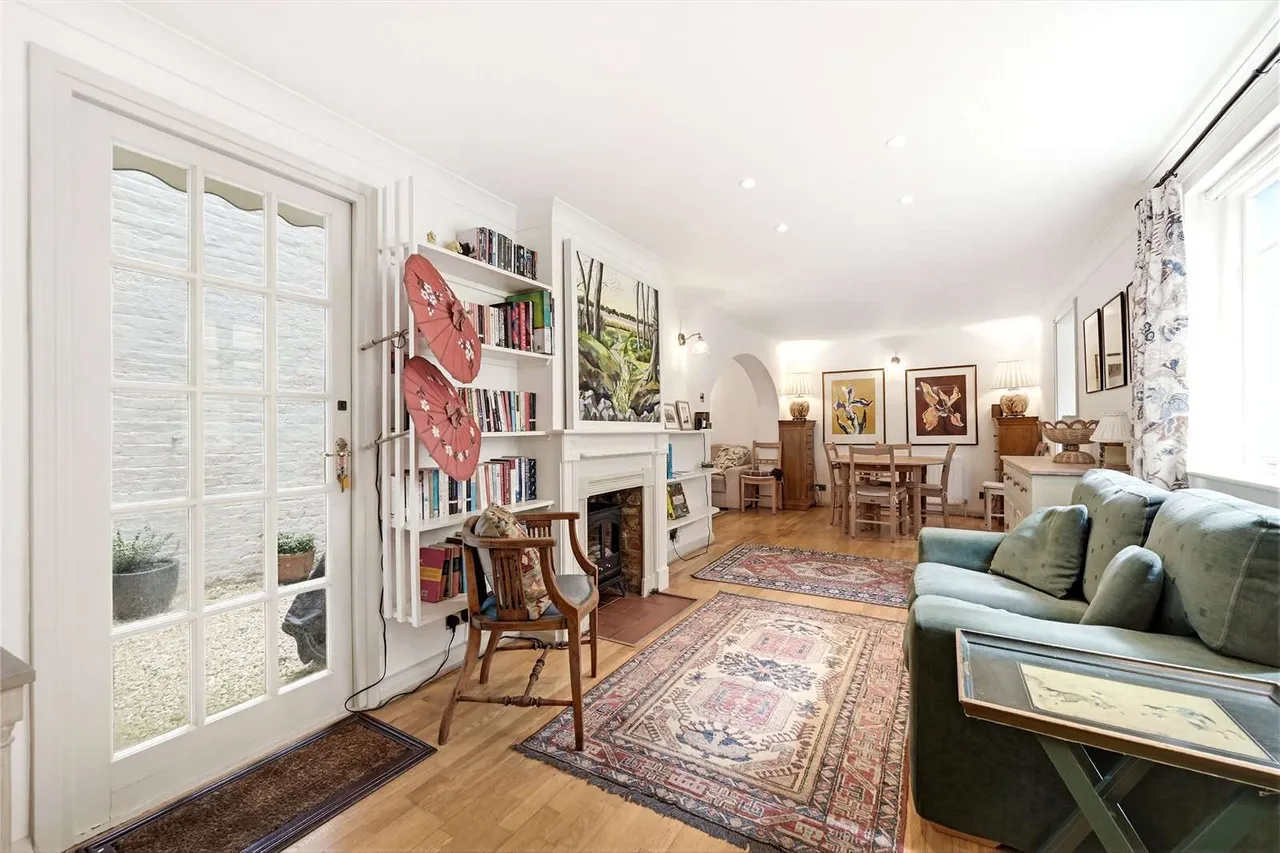 Charlwood Street, London, SW1V 4PF, photo 2