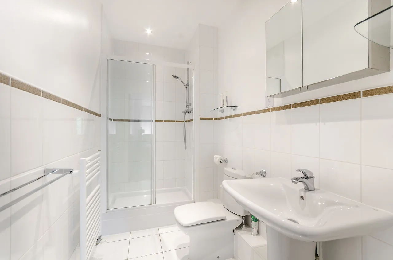 Flat 6, 61 Putney Bridge Road, London, photo 11