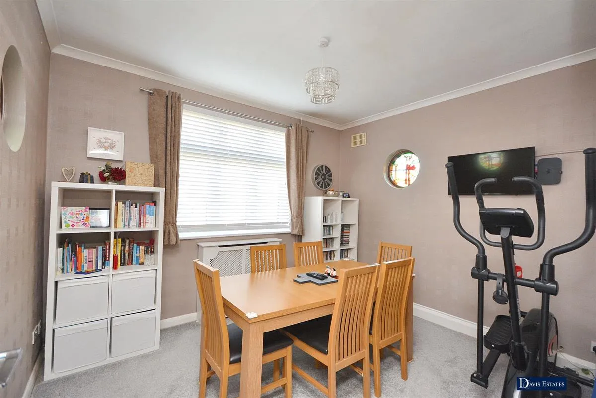 Harrow Drive, Hornchurch, RM11, photo 6