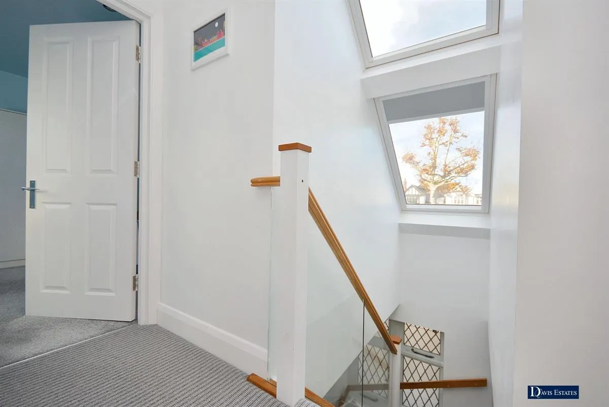 Harrow Drive, Hornchurch, RM11, photo 11