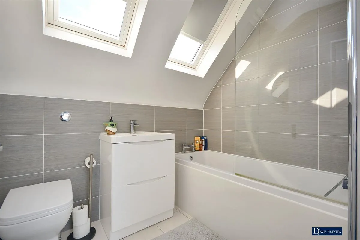 Harrow Drive, Hornchurch, RM11, photo 15