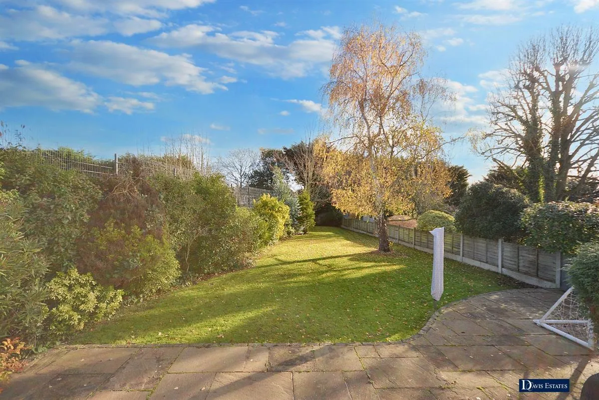 Harrow Drive, Hornchurch, RM11, photo 4