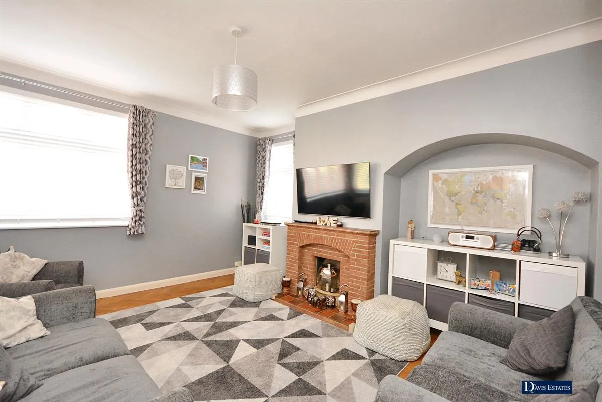 Harrow Drive, Hornchurch, RM11, photo 2