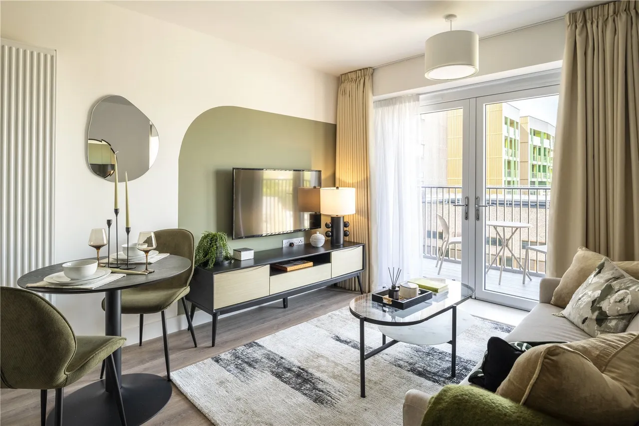 Catkin Road, London, NW9, photo 2