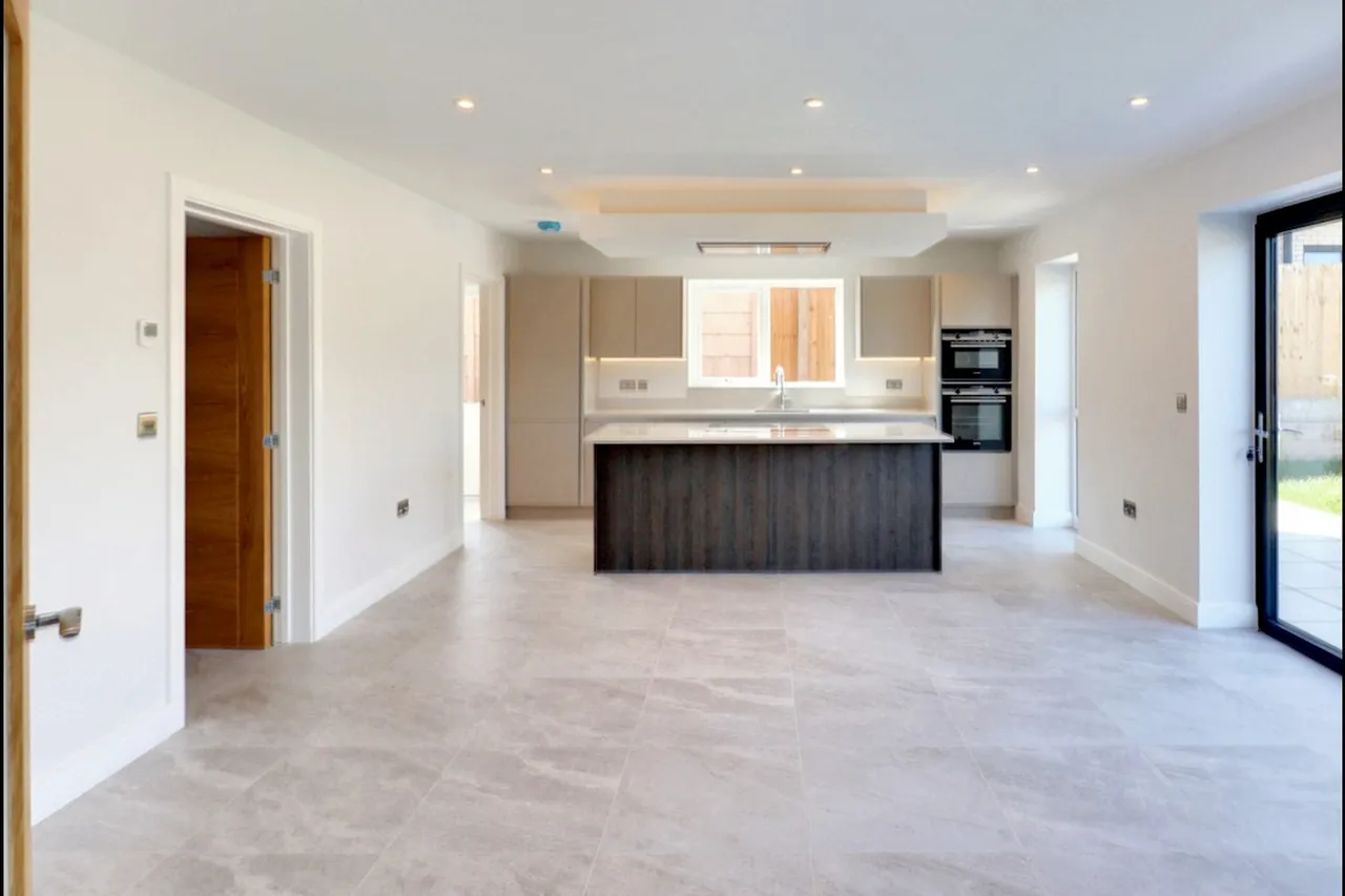 Cleves Gardens, Leicester, LE2, photo 3