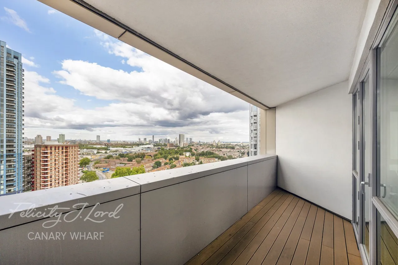 Terry Spinks Place, London, E16, photo 2
