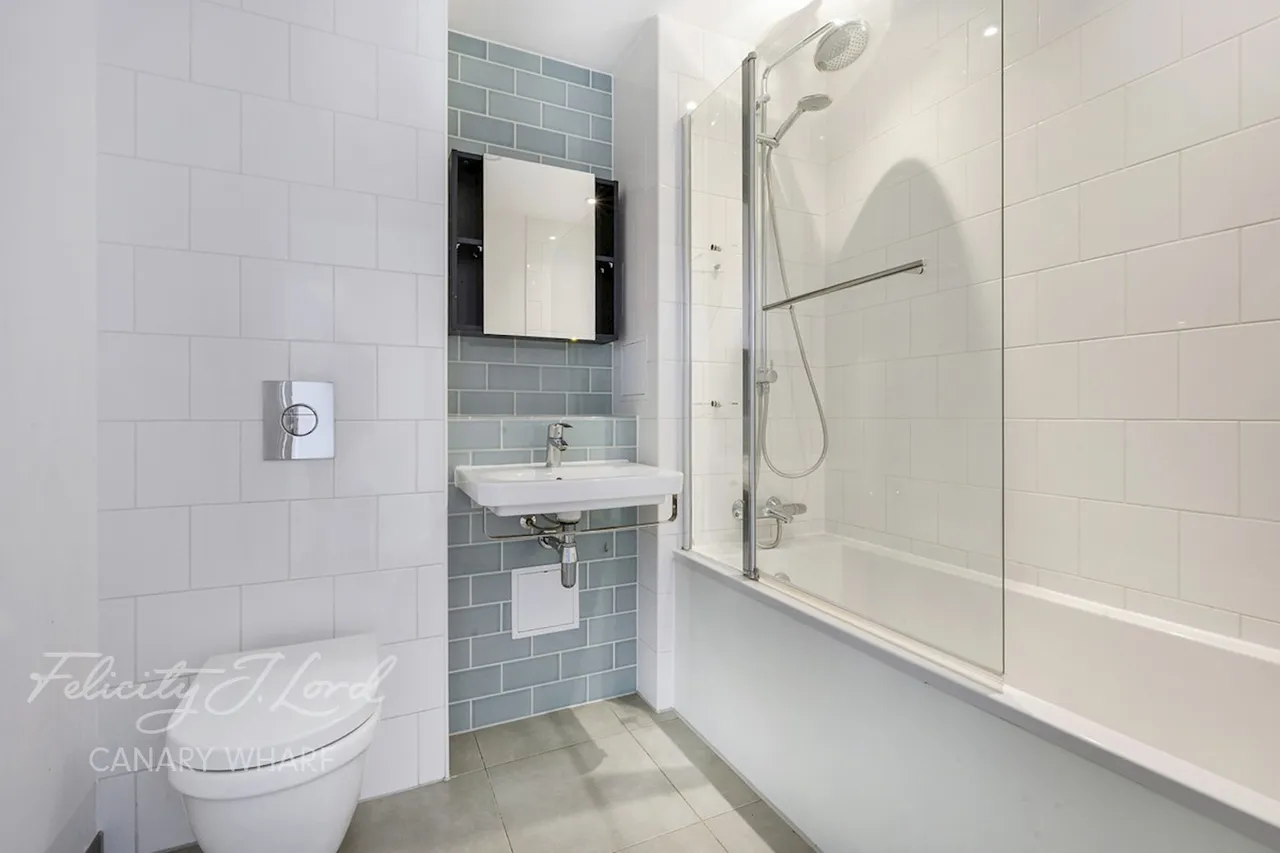 Terry Spinks Place, London, E16, photo 10