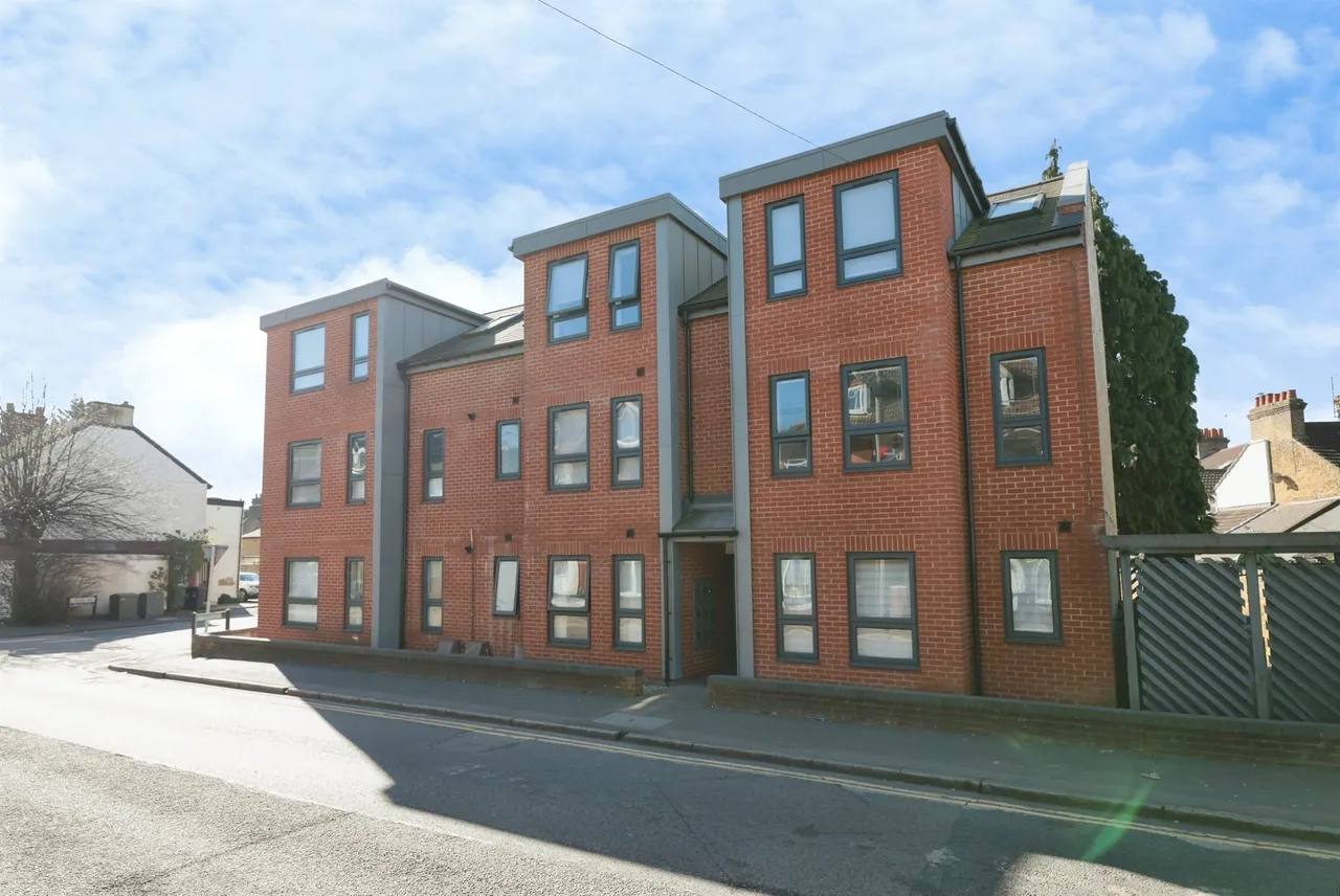 Marlborough Road, Watford, WD18, photo 13