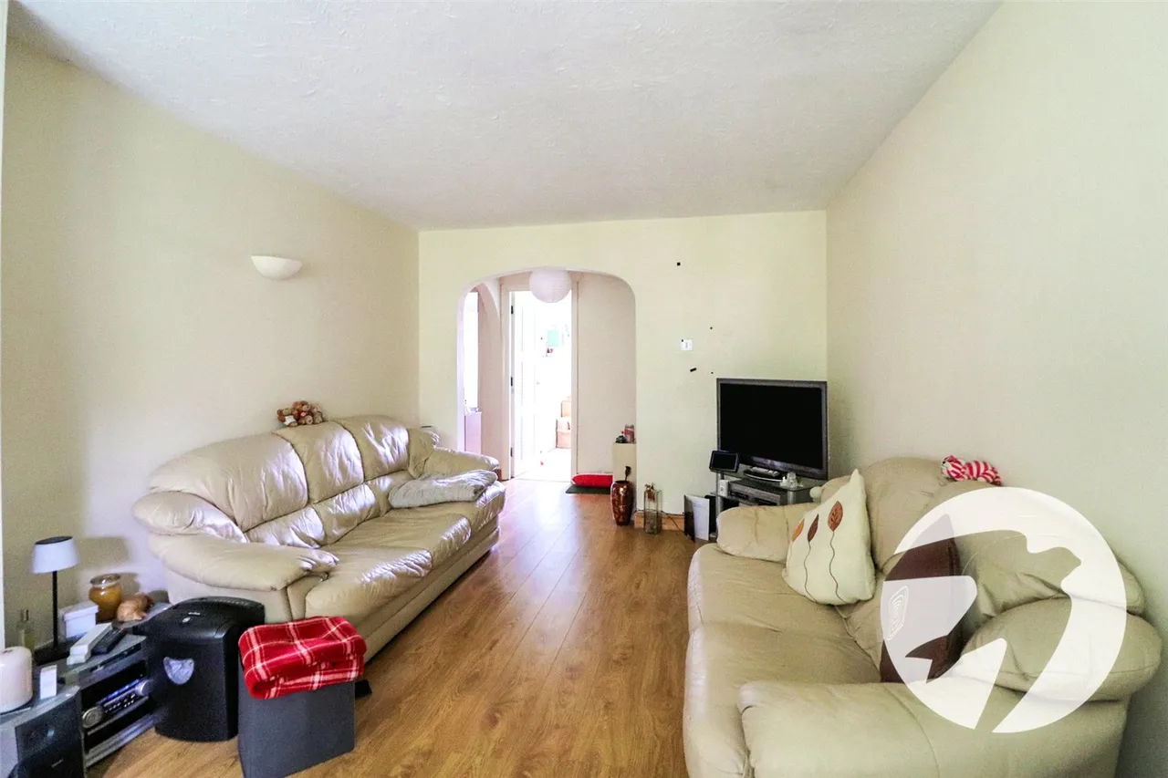 Cricketers Close, Erith, DA8, photo 5