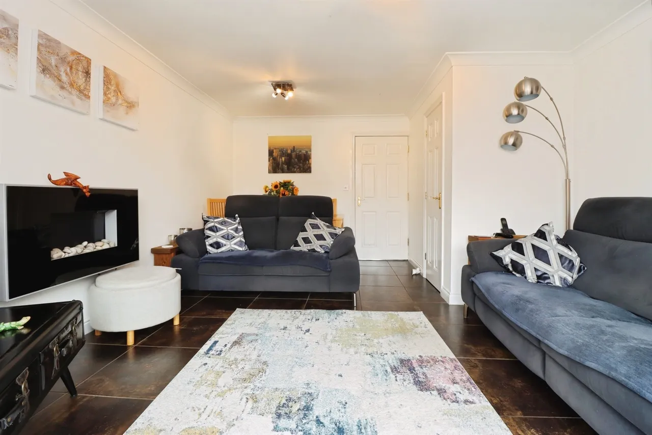 Buttercup Close, Corby, NN18, photo 6