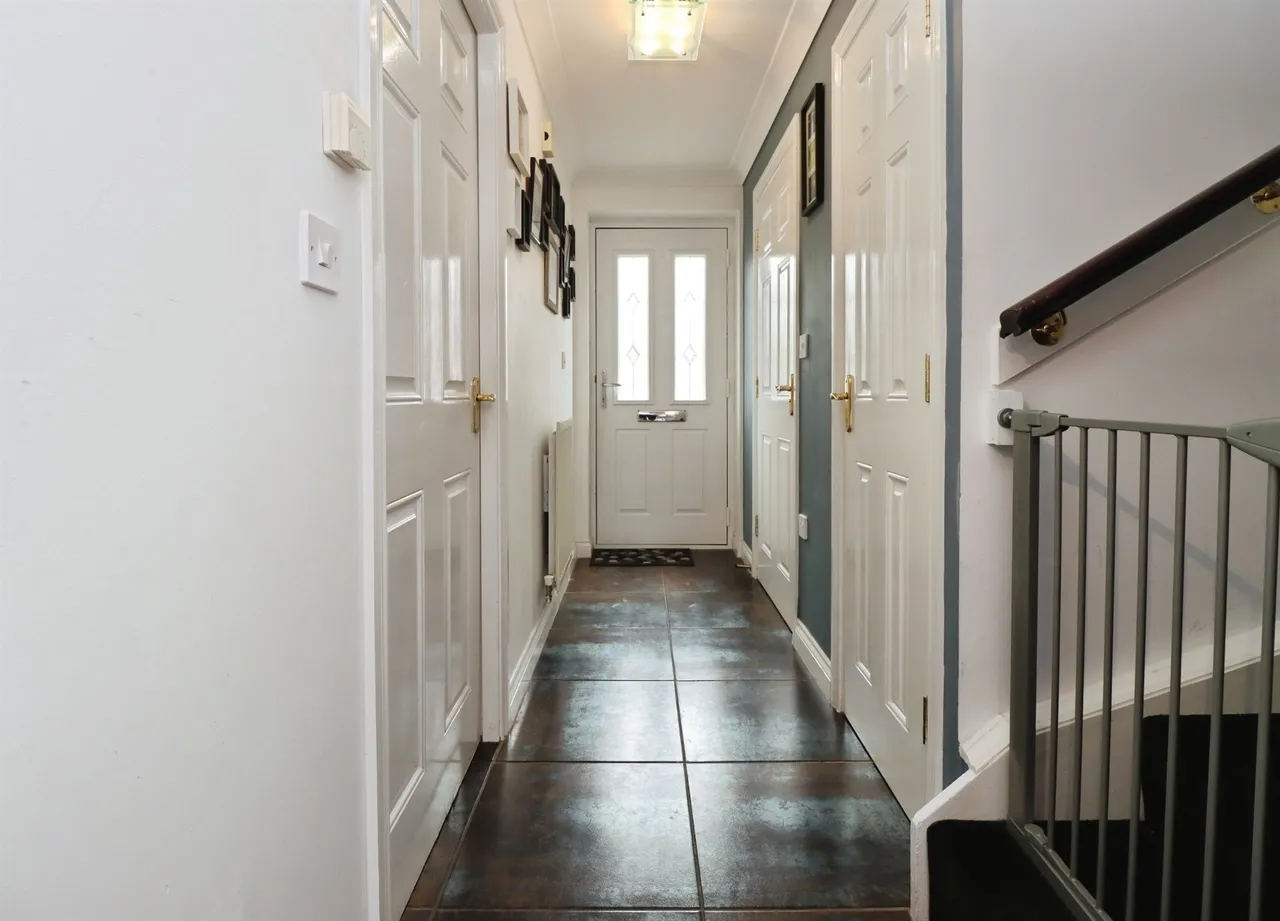 Buttercup Close, Corby, NN18, photo 4