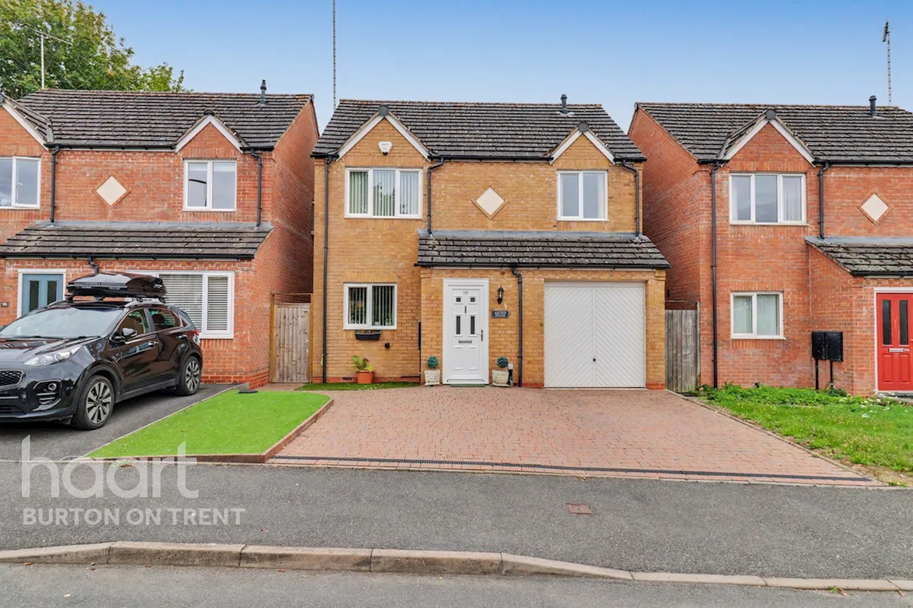 3 bed house for sale, Woods Lane, Burton-On-Trent, DE15