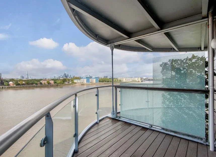 2 bed flat to rent, Westferry Road, Canary Wharf, E14