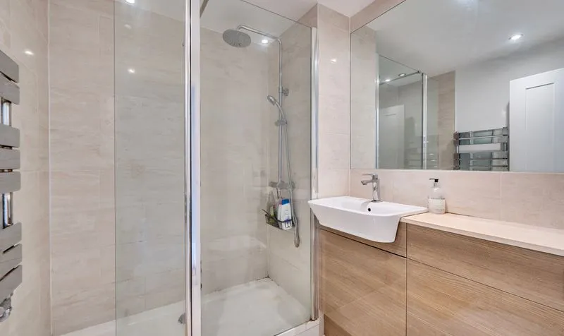 Delaporte Close, Epsom, KT17, photo 4