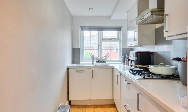 Delaporte Close, Epsom, KT17, photo 7