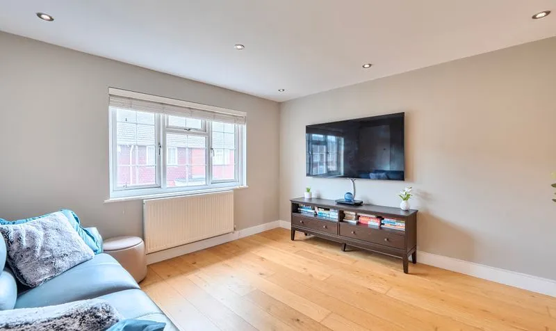 Delaporte Close, Epsom, KT17, photo 6