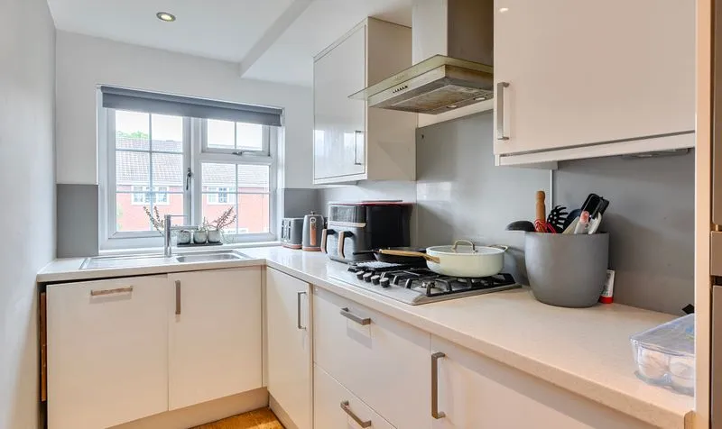 Delaporte Close, Epsom, KT17, photo 2