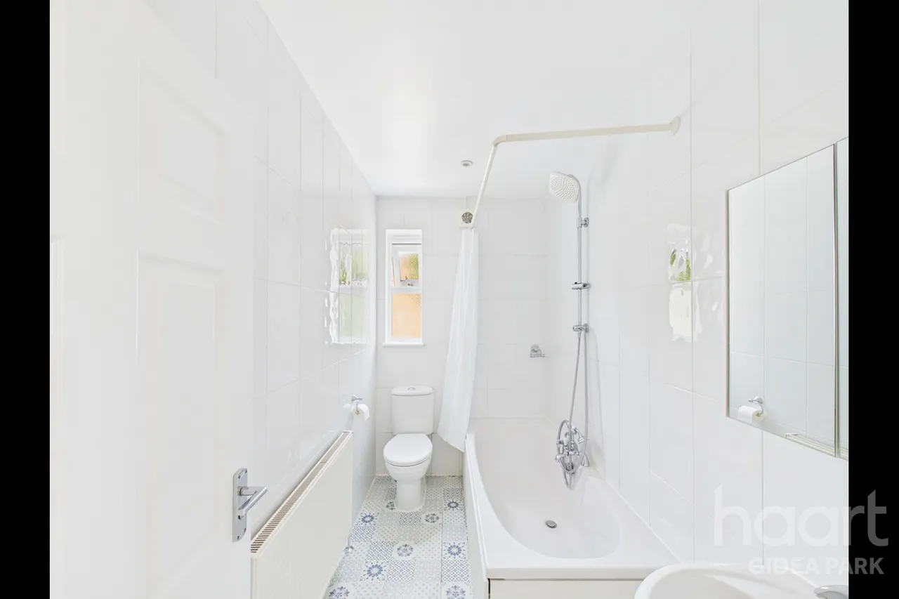 Homeleigh Apartment, Gidea Park, RM2, photo 10