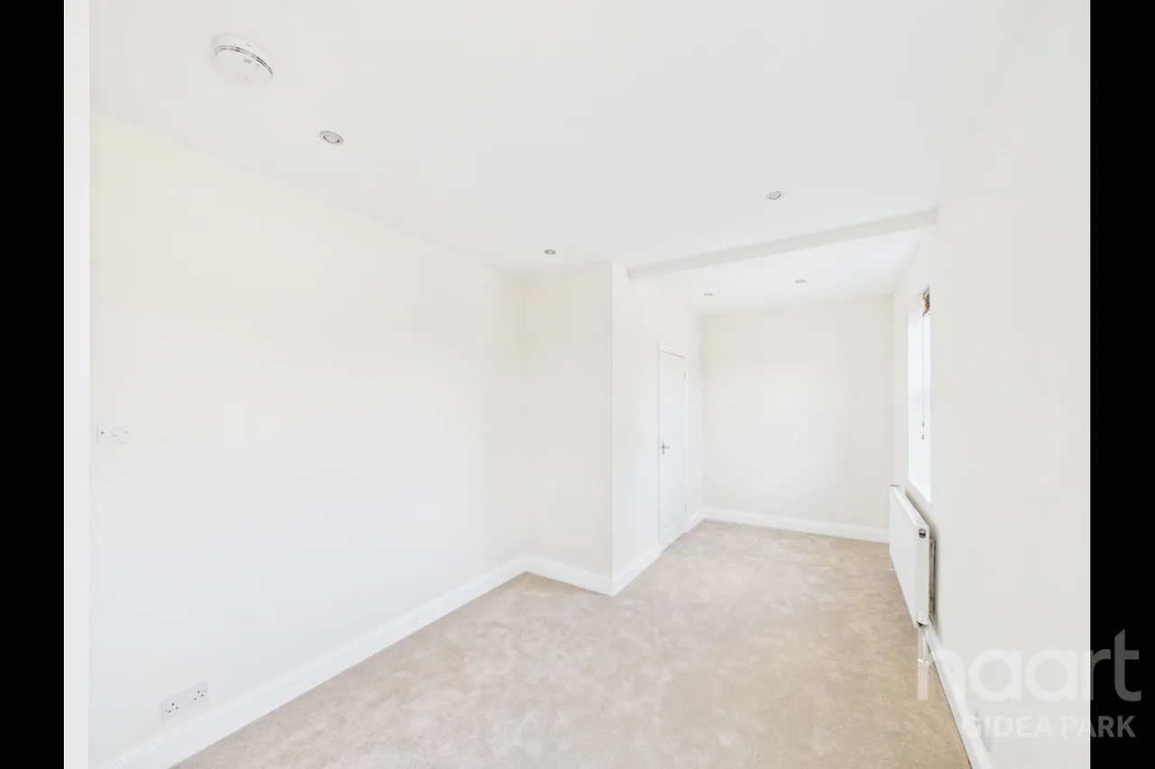 Homeleigh Apartment, Gidea Park, RM2, photo 9