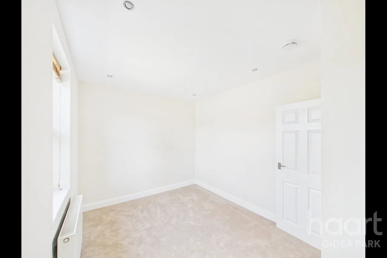 Homeleigh Apartment, Gidea Park, RM2, photo 12