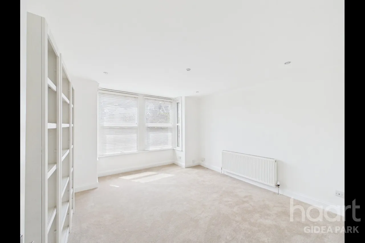 Homeleigh Apartment, Gidea Park, RM2, photo 4