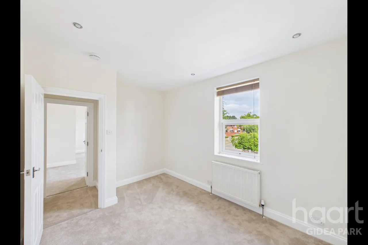 Homeleigh Apartment, Gidea Park, RM2, photo 6