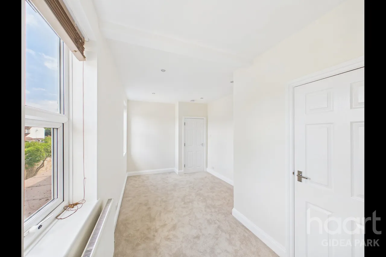 Homeleigh Apartment, Gidea Park, RM2, photo 8
