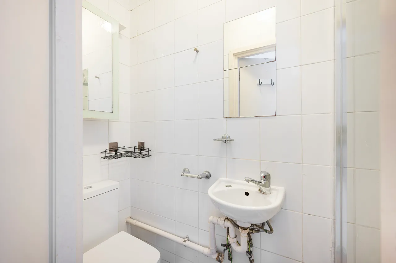 Flat 5, 1b Clarence Place, London, photo 4