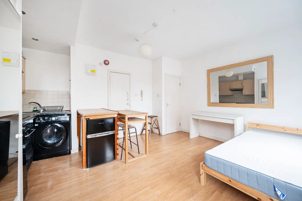 Flat 5, 1b Clarence Place, London, photo 5