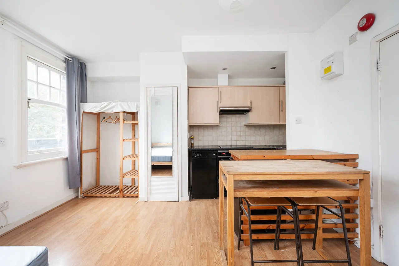 flat for sale — Flat 5, 1b Clarence Place, London
