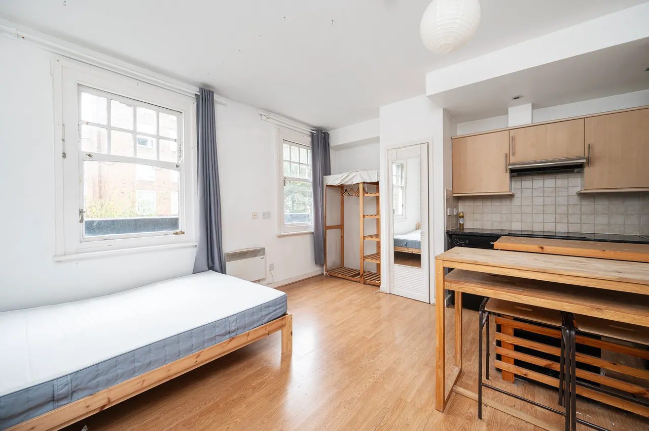 Flat 5, 1b Clarence Place, London, photo 3
