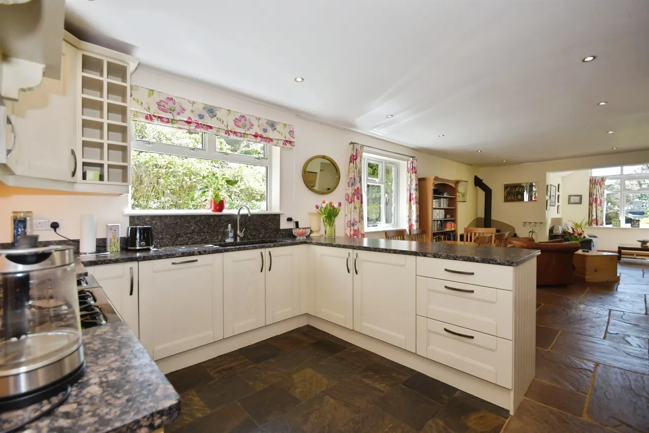 Baslow Road, Bakewell, photo 9